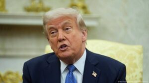 Seratus Hari Trump: Amerika Diambang Krisis Politik?