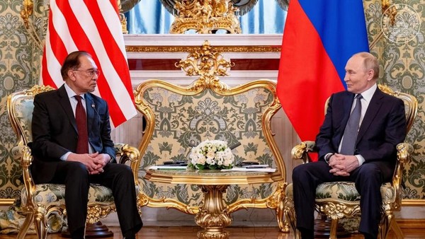 Anwar Ibrahim Tekan Putin Soal Tragedi MH17 di Rusia