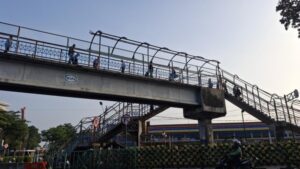 Atap JPO Stasiun Bogor Rusak Parah, Pemkot Langsung Bongkar!