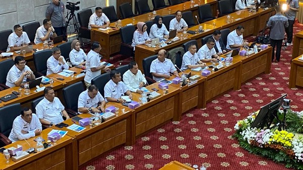 Gaji DPR Belum Dibayar? Kepala BGN Bongkar Masalah!