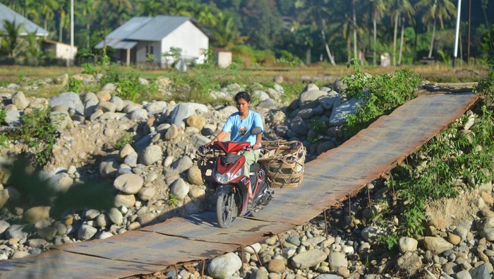 Jembatan Darurat Sumbar: Andalan Warga, Kok Masih Kokoh?