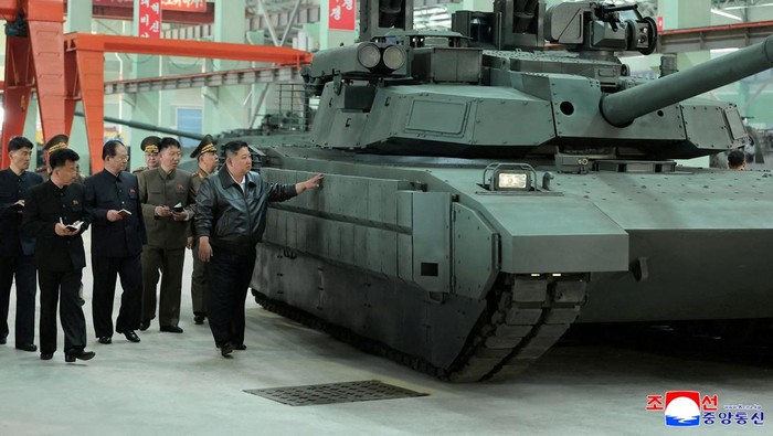 Kim Jong Un: Inspeksi Pabrik Tank, Modernisasi Militer Korea Utara