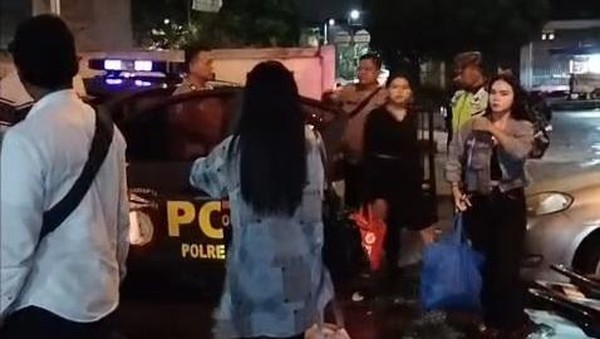 Penggerebekan Open BO Bogor: Tiga Wanita Terjaring Razia Prostitusi