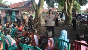 Polwan Garut Pulihkan Trauma Ledakan Amunisi: Kisah Menyentuh Hati