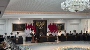 Prabowo Bela Jubir, Keseleo di Sidang Kabinet? Reaksi Mengejutkan