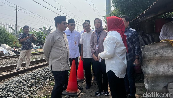 Pramono Tepati Janji: Septic Tank & Pagar Rel Cideng Terwujud
