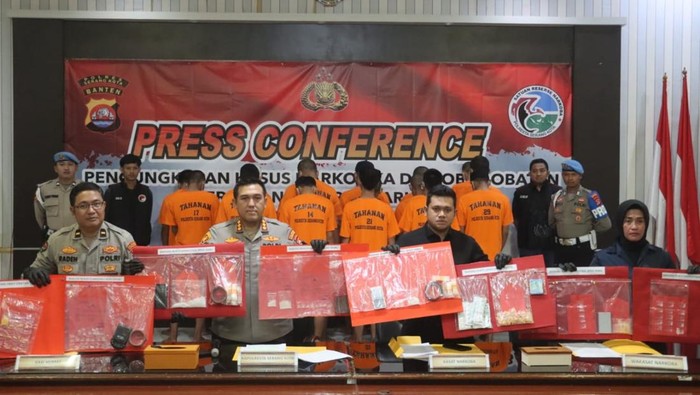 Serang Geger! 17 Tersangka Narkoba Ditangkap, Sabu-Tramadol Disita
