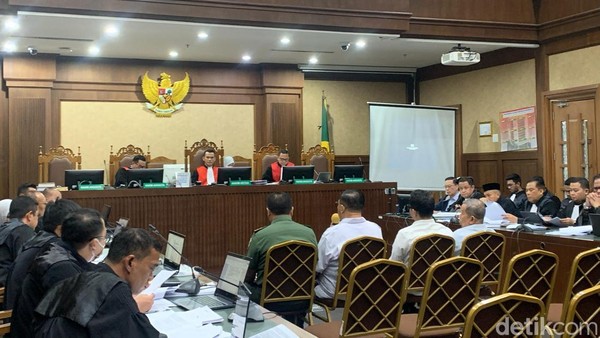 Tom Lembong Desak Moeldoko-Gita Wirjawan Hadir Persidangan