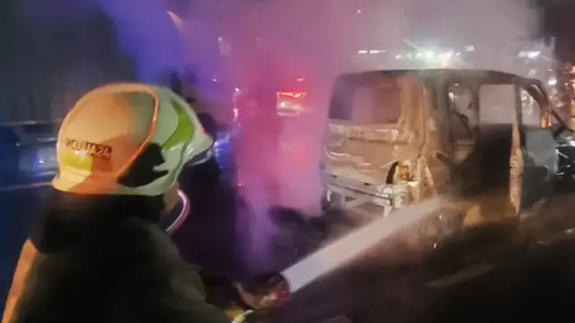 Air ev Terbakar, Wuling Bantah Baterai Penyebabnya? Fakta Mengejutkan!