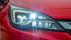 Modifikasi Lampu Mobil Sembrono: Akar Masalah Kecelakaan Maut