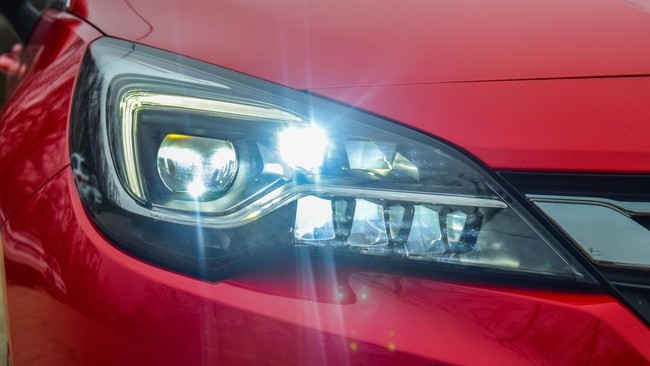Modifikasi Lampu Mobil Sembrono: Akar Masalah Kecelakaan Maut