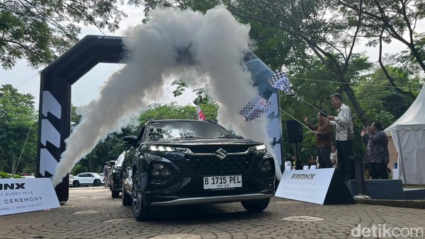 Suzuki Fronx: Kalahkan Raize dan WR-V, SUV Terbaik?
